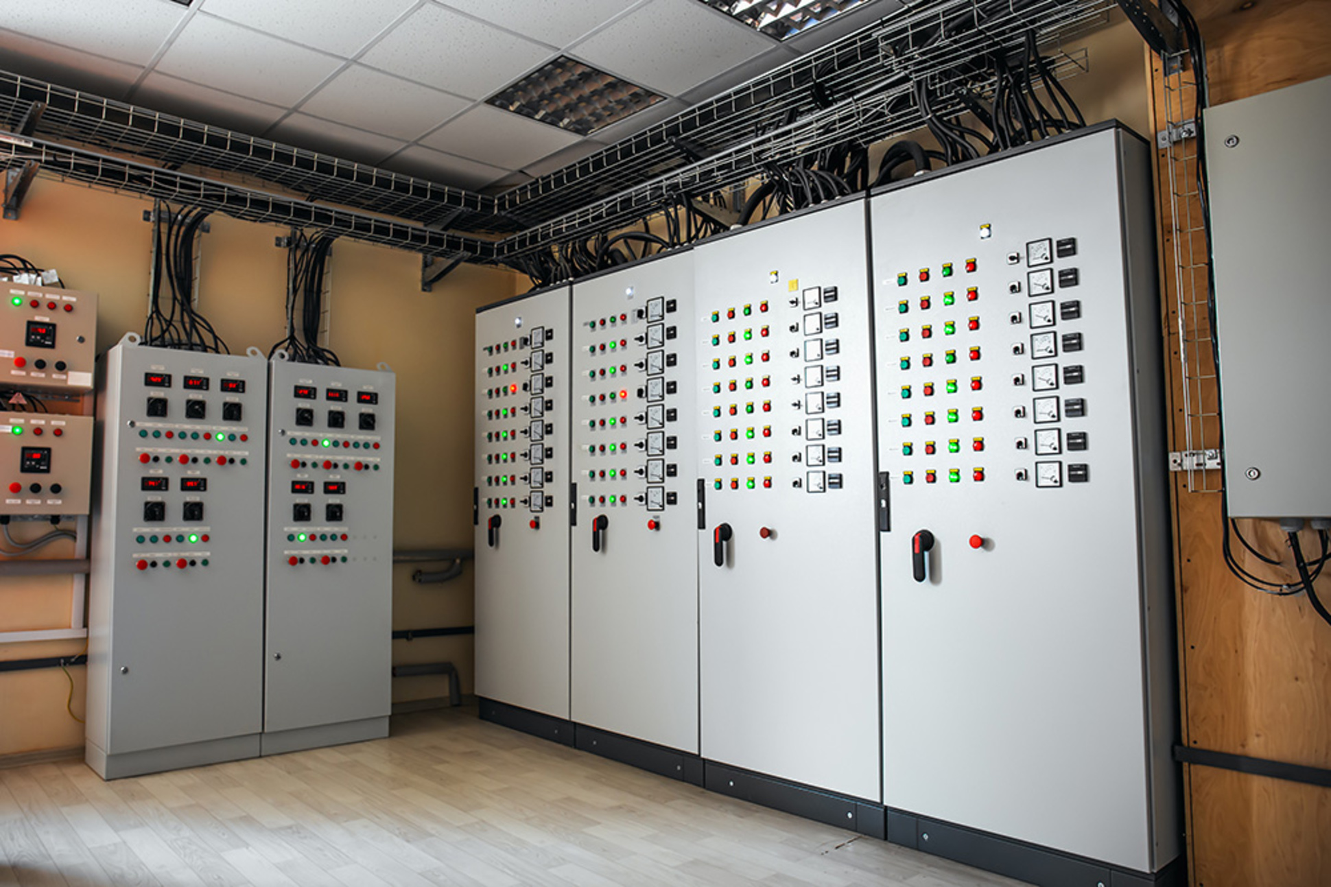 Schalt&shy;anlagen&shy;bau bei Muster Elektro in Musterstadt